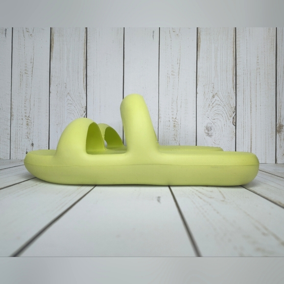 Old Navy Puff Slide Sandals - Picture 2 of 8